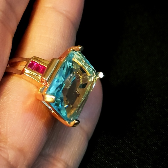 Big CZ Cubic Zircon Stone w/ Rose Gold Color Ring - Picture 4 of 5